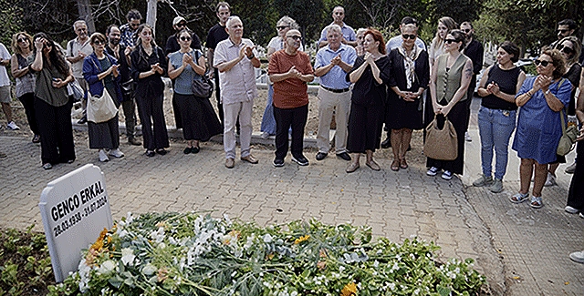 VEFATININ BİRİNCİ YILDÖNÜMÜNDE MEZARI BAŞINDA ANILDI!